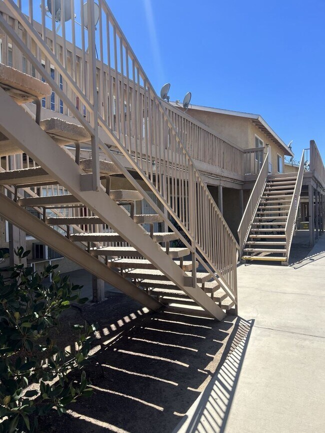 Building Photo - Single Story 1 Bedroom Apartments for Rent!