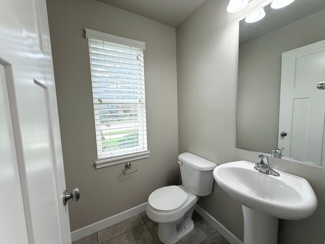 Building Photo - AVAILABLE JULY 1ST | 3 BED | 2.5 BATH | $2,295/MO