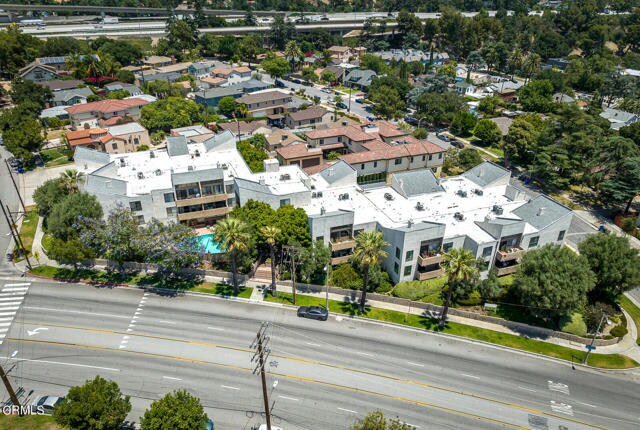 Building Photo - 2143 Montrose Ave