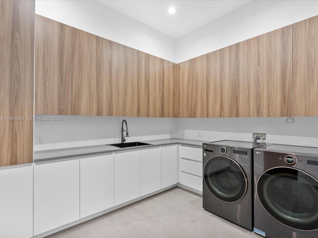 Building Photo - 871 NE 83rd St