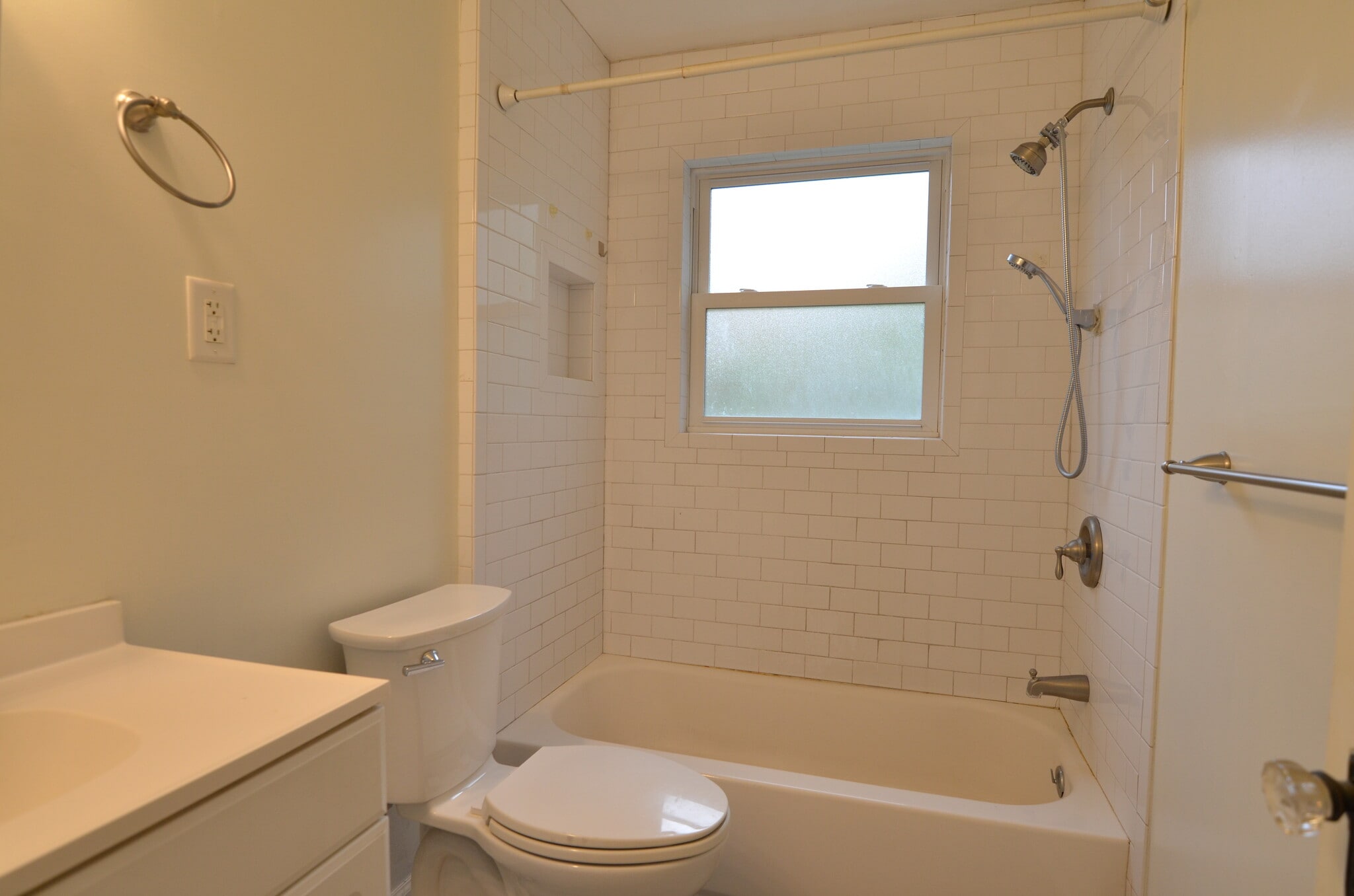 Building Photo - 6320 Kennedy Ave