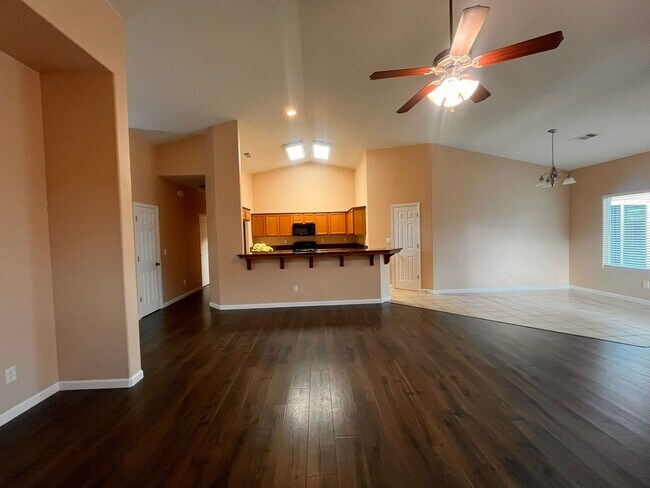 Building Photo - 2340 Catavee Ave