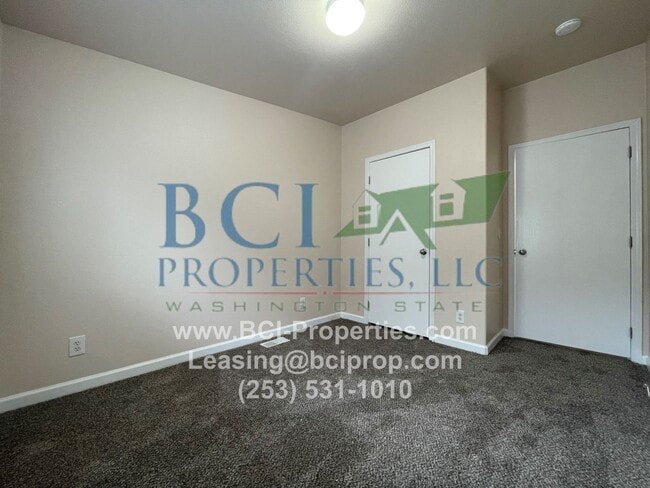 Building Photo - 3 BEDROOM, 2 BATH AVAILABLE $1795.00