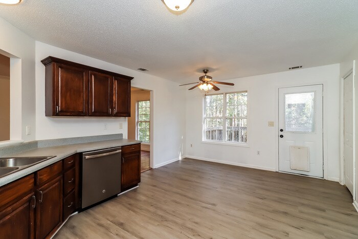 Building Photo - 389 Tapley Rd