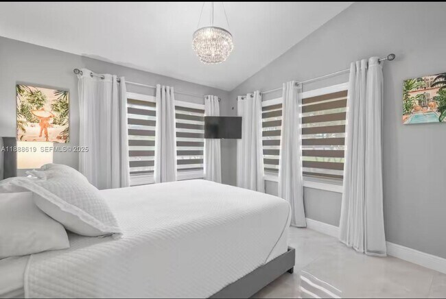 Building Photo - 7101 W Lake Dr