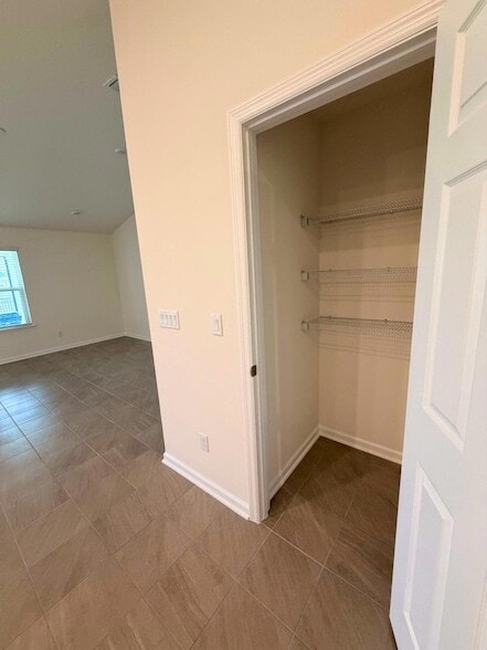 Building Photo - 65 Signet Cir
