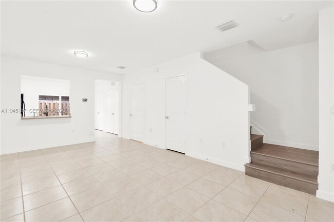 Building Photo - 444 NE 5th St