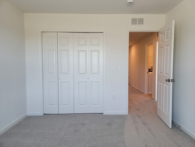 Building Photo - 2129 S Autumn Chase Dr