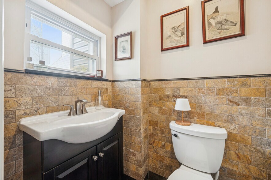 Building Photo - 2034 E Huntingdon St