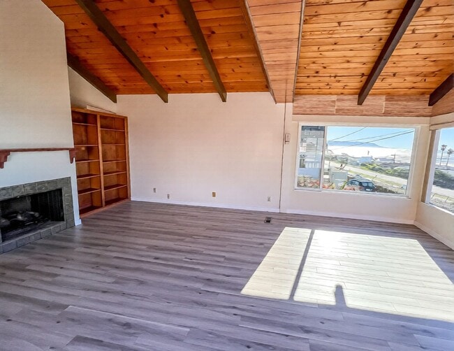 Building Photo - 1618 Square Foot Tri-Level Home in Cayucos with Ocean Views