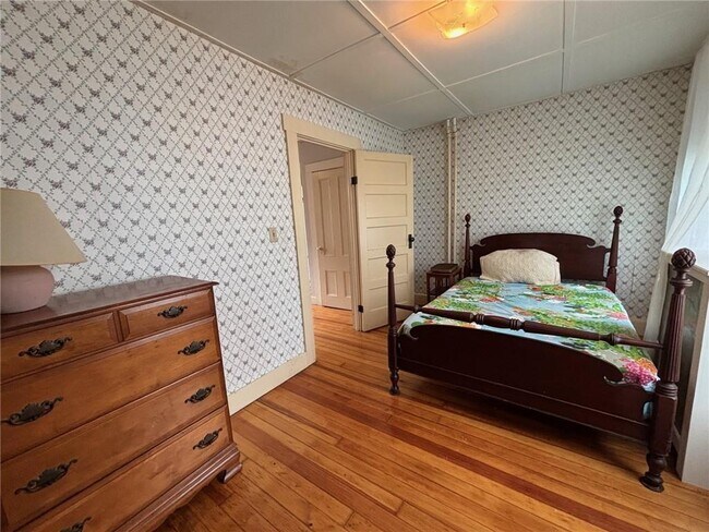 Building Photo - 107 Prospect Hill St