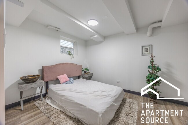 Building Photo - 1634 N Whipple St