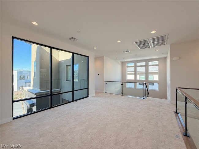 Building Photo - 10761 Canyon Bloom Dr