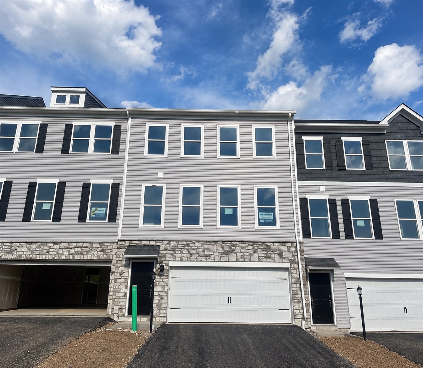 Building Photo - 146 Sweetwater Dr
