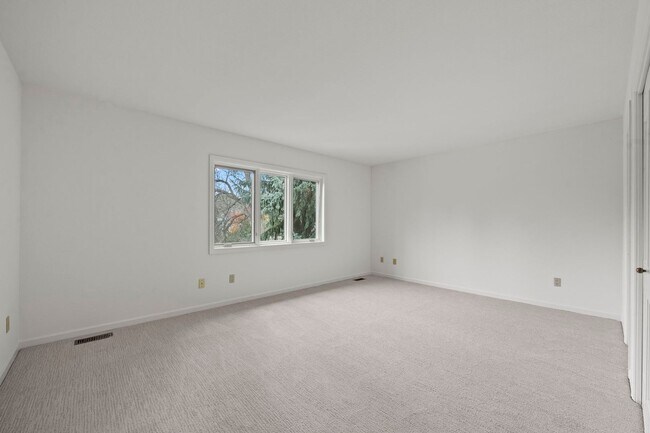 Building Photo - Custom Boulder 4 Bedroom + Finished Basement