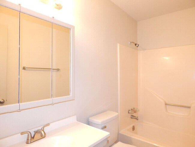 Building Photo - 10074 Wooded Way