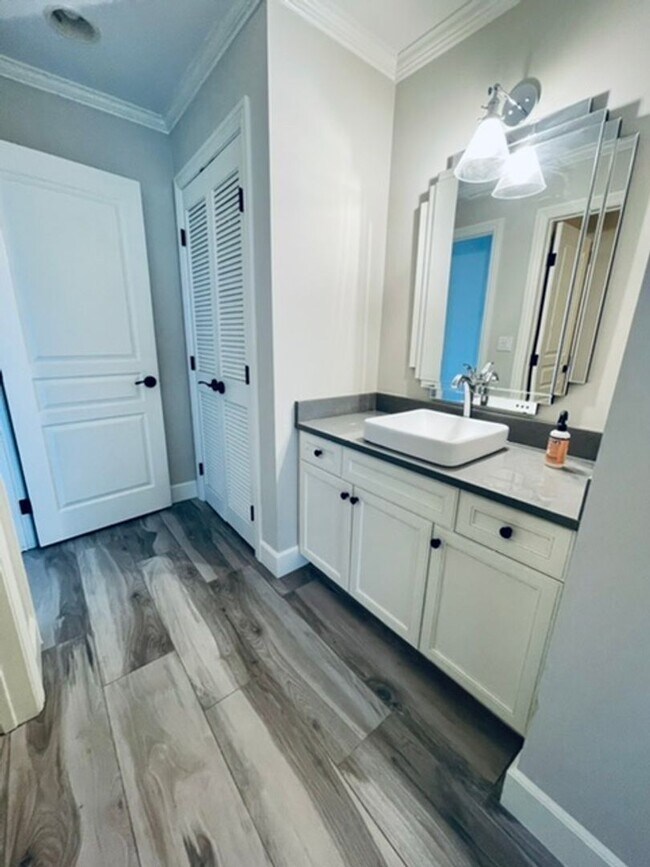 Building Photo - WONDERFULLY UPGRADED “GOLF VILLA” IN: GUAR...