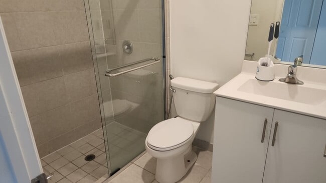 full bathroom - 12729 SW 211th St