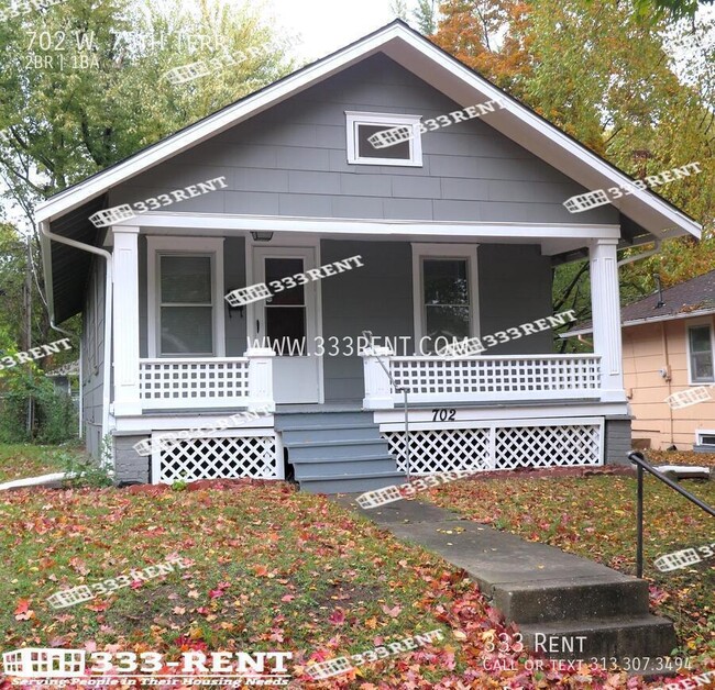Building Photo - 702 W 75th Terrace