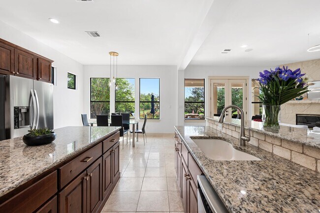 Building Photo - 206 Lido St