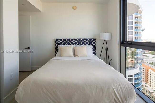 Building Photo - 121 NE 34th St