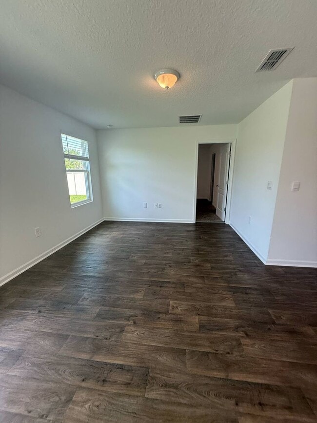 Building Photo - Awesome 4/2 Located in Desirable Yulee Area Nassau County Priced to rent, won't last long!