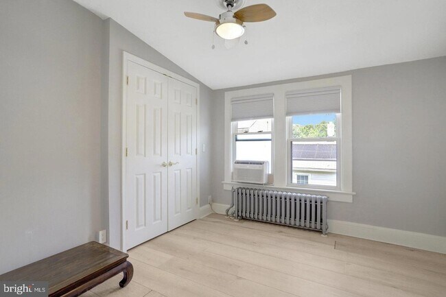Building Photo - 915 20th St S