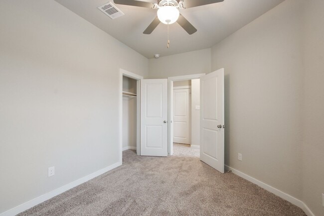 Building Photo - Town Homes At Stadium Point