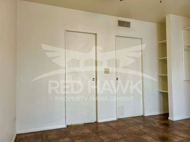 Building Photo - 820 W University Dr