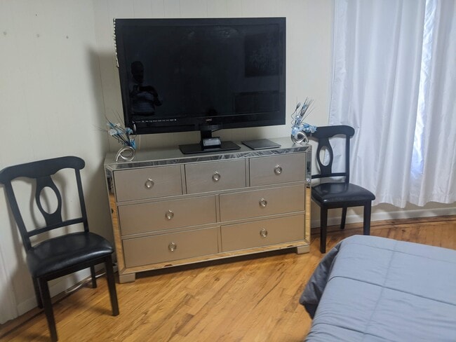 BEDROOM - 2 Grant St