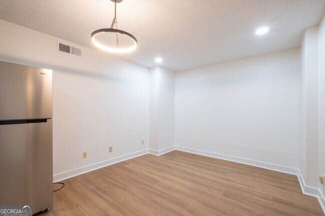 Building Photo - 2688 Benton Dr
