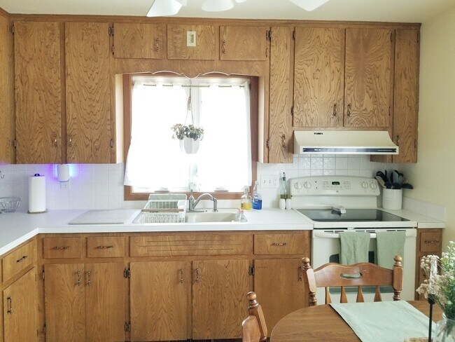 Kitchen - 1304 12th Ave