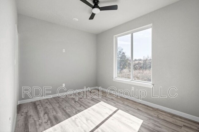 Building Photo - 948 S Corinth St Rd