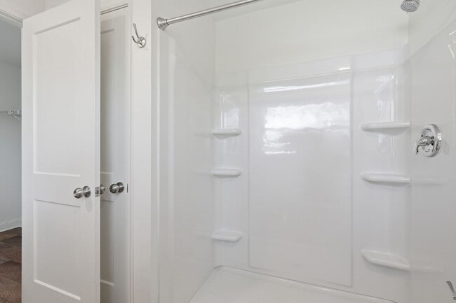 Building Photo - Newly Renovated Home in Westside Savannah