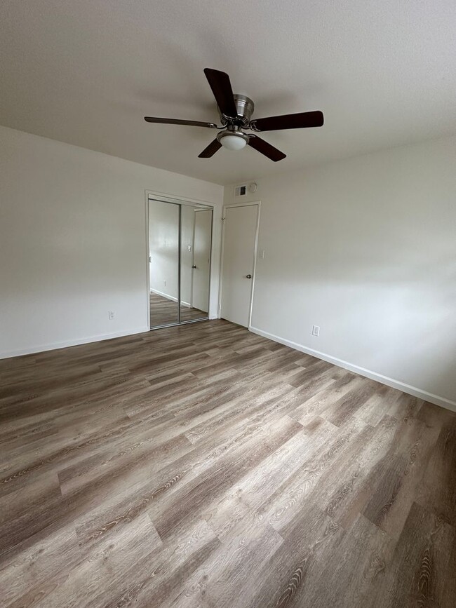 Building Photo - Lower Level Rose Park 3 Bedroom Apt With P...