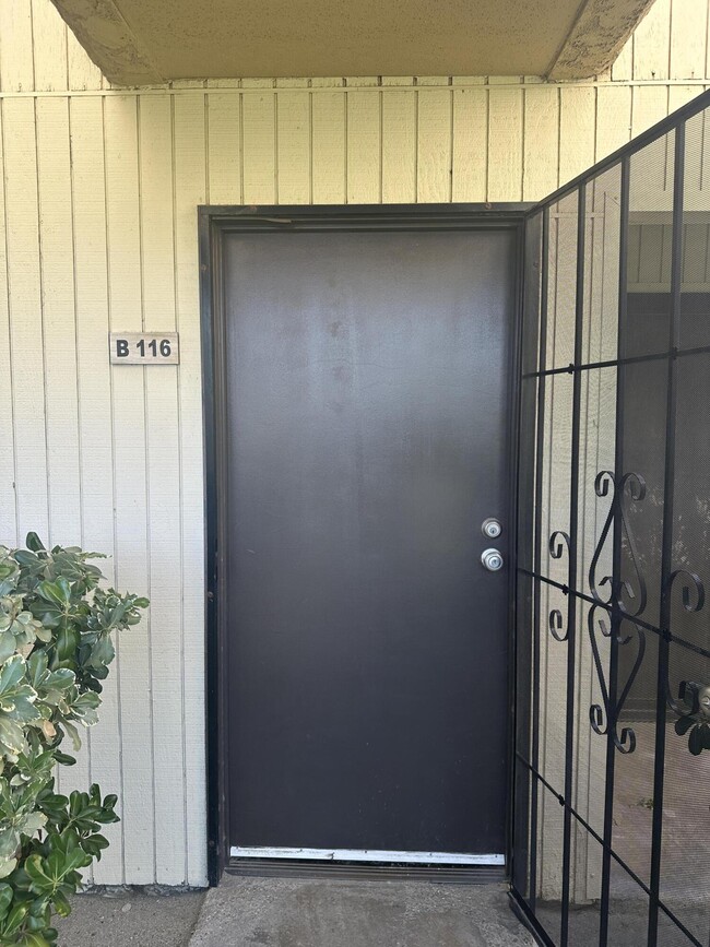Building Photo - 2820 N Arcadia Ct