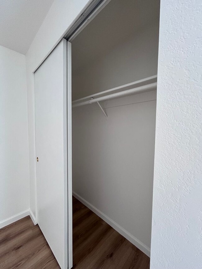 Building Photo - 2 Bed 1 Bath in heart of Bellingham Receive a $250 Amazon gift card upon move in!!