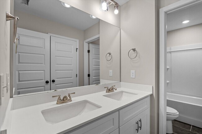 Building Photo - 626 Hope St