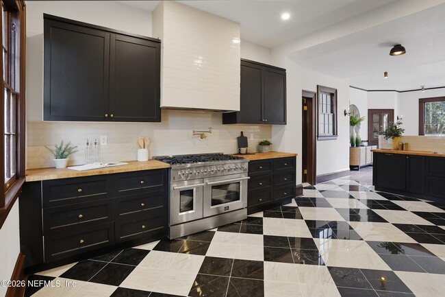 Building Photo - 2979 St Johns Ave