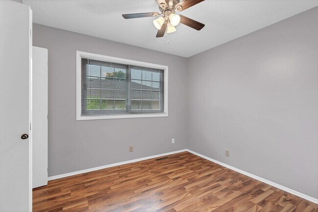 Building Photo - 1306 Brookfield Ln
