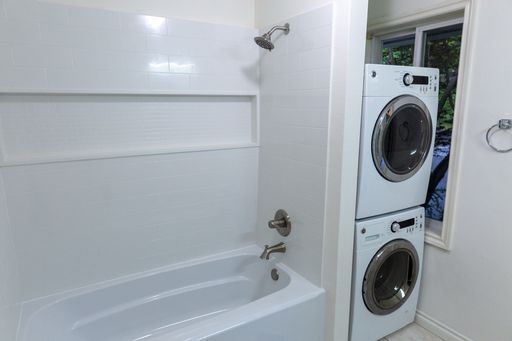 Building Photo - Modern Remodeled 2BR Duplex with Garage in Prime Shoreline Location