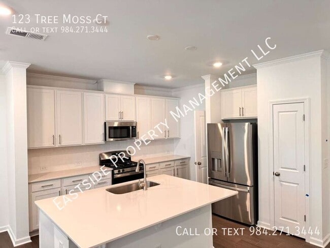Building Photo - 123 Tree Moss Ct