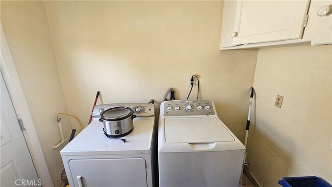 Building Photo - 1064 W 31st St