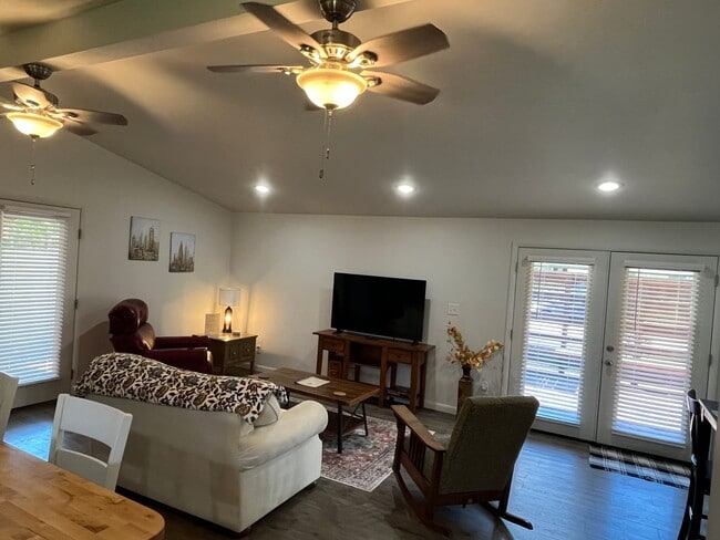 Building Photo - 3-bedroom, 2.5-bathroom HOME FOR RENT!