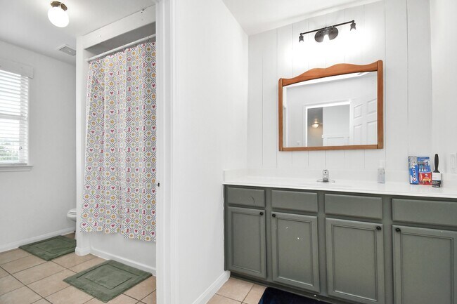 Building Photo - 6715 Plum Springs Ln