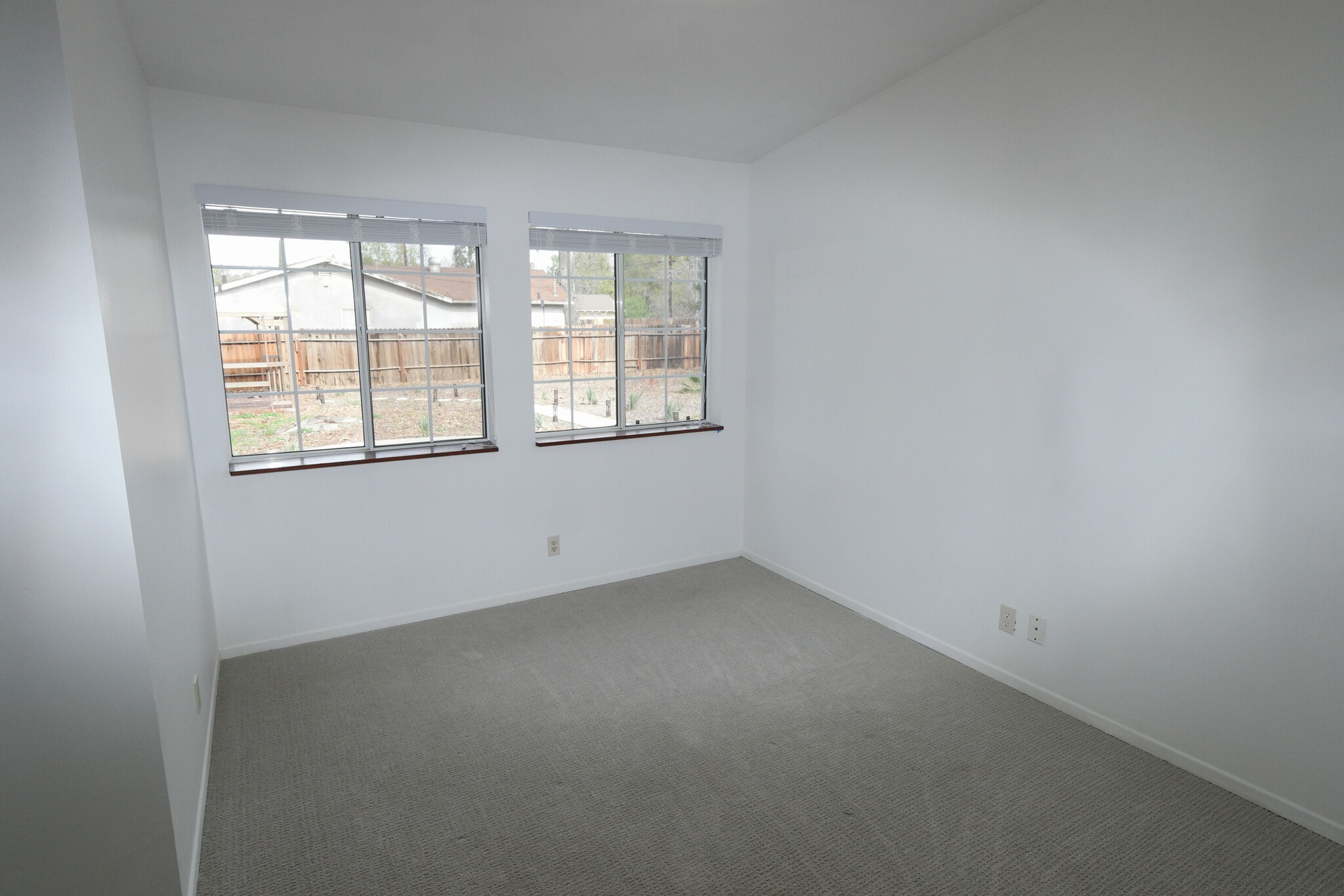 Building Photo - 611 Calle Pensamiento