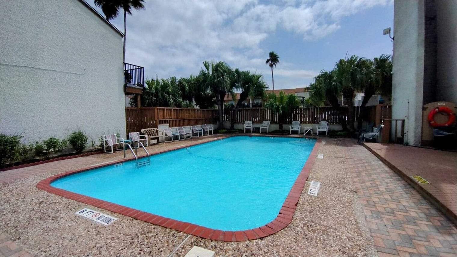 Building Photo - 200 W Kingfish St