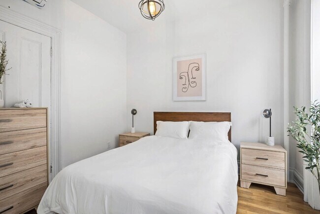 Building Photo - 257 W 19th St