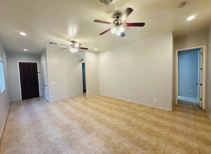 Building Photo - 1417 E Lupine Ave