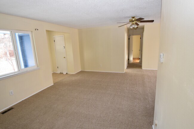 Building Photo - 1640 Shenandoah Dr